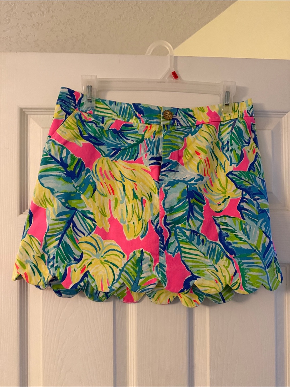 Lilly Pulitzer Hot Pink Tropical Leaf Scalloped Shorts